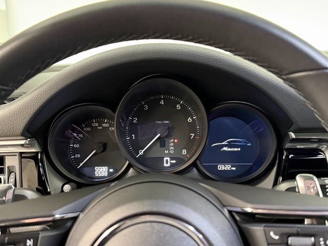 Certified 2025 Porsche Macan AWD/4WD image 17