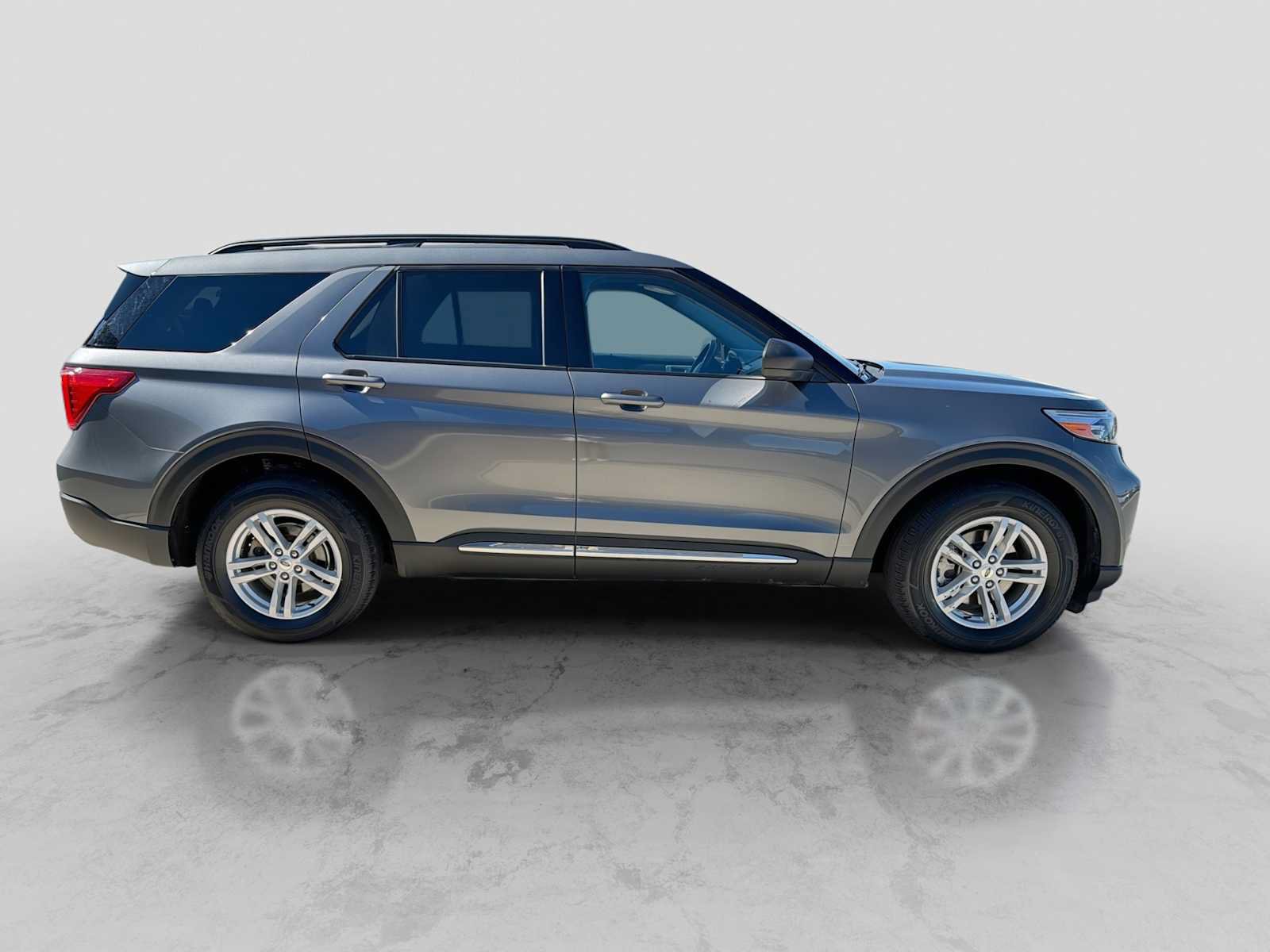 Certified 2023 Ford Explorer XLT w/ Equipment Group 202A AWD/4WD image 7