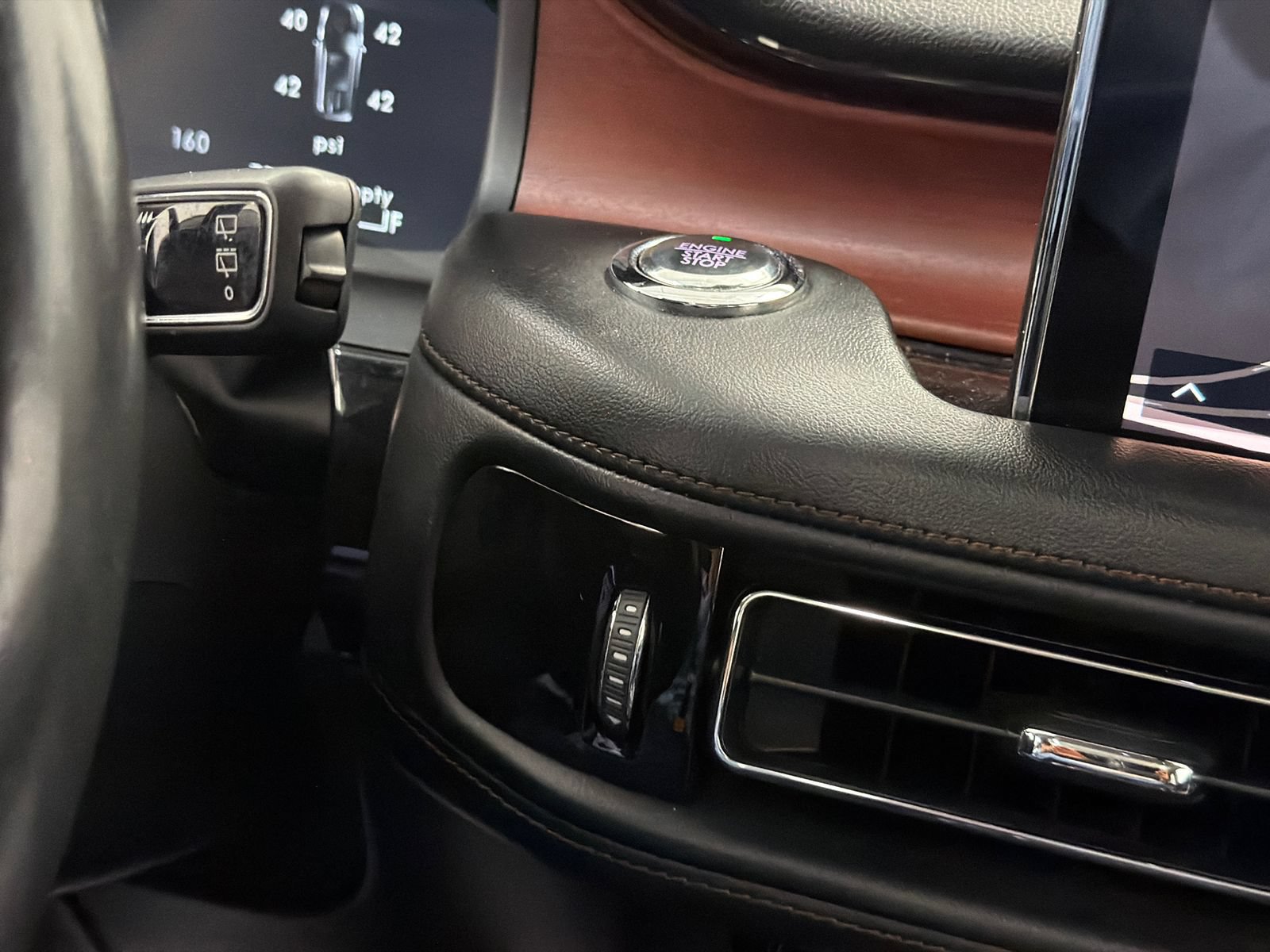 Used 2020 Lincoln Aviator Reserve w/ Equipment Group 201A AWD/4WD image 30