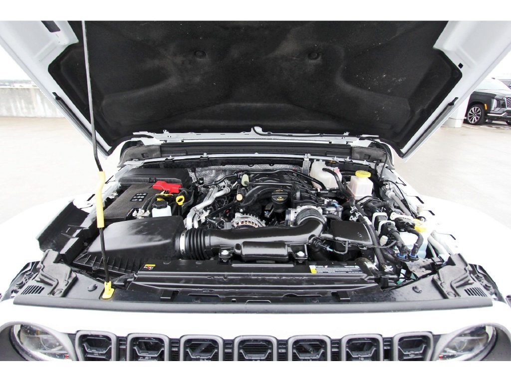 Used 2025 Jeep Gladiator Mojave w/ Convenience Group AWD/4WD image 30