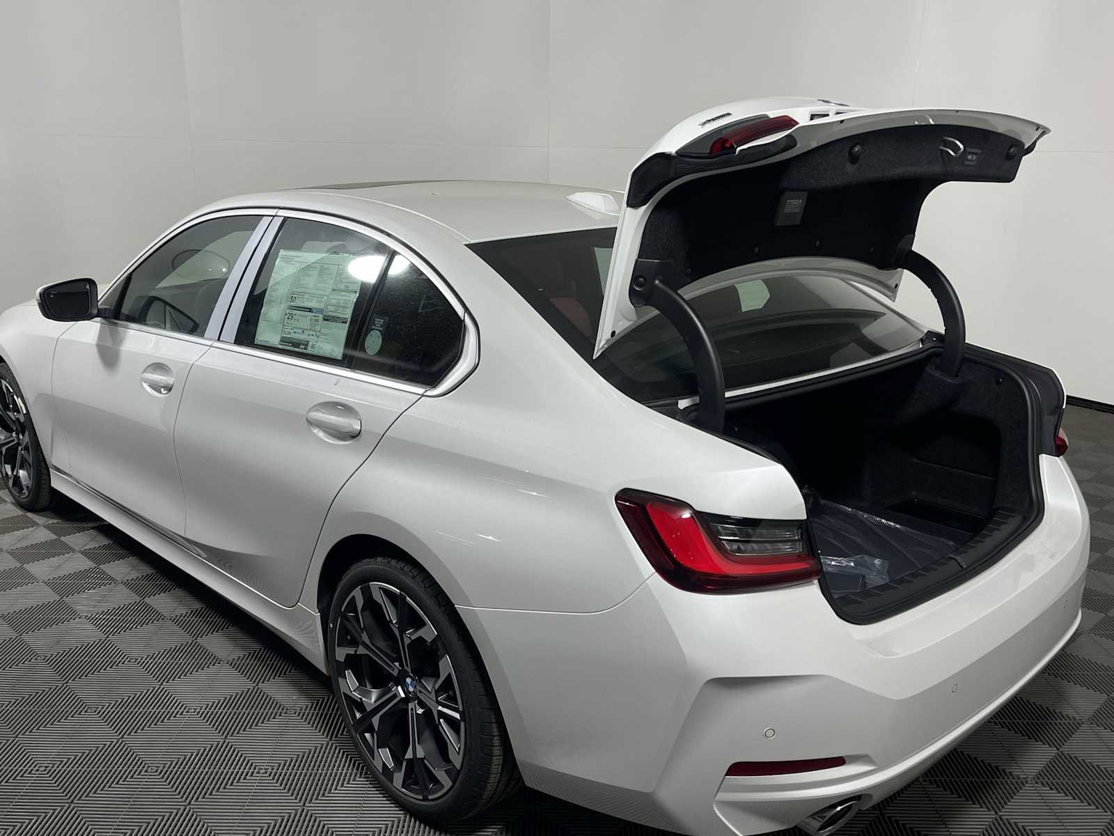 Used 2025 BMW 330i xDrive Sedan w/ Premium Package image 20