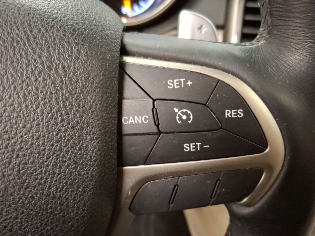 Used 2015 Jeep Grand Cherokee Limited w/ Luxury Group II image 22