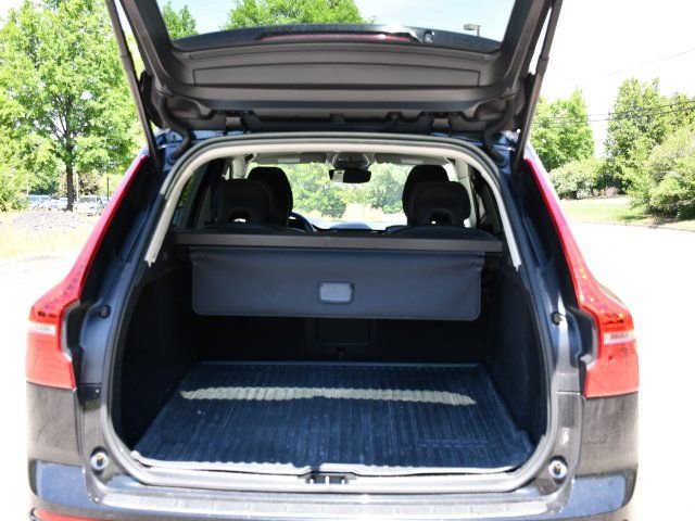 Certified 2023 Volvo XC60 B5 Plus w/ Protection Package Premier AWD/4WD image 19