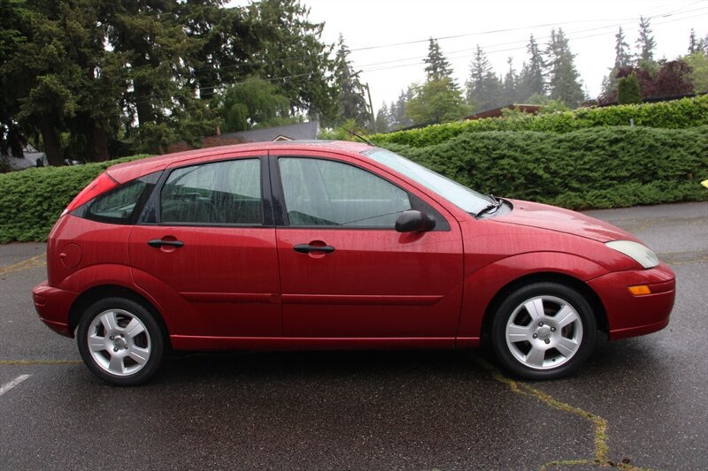 Used 2004 Ford Focus ZX5 Hatchback FWD image 12