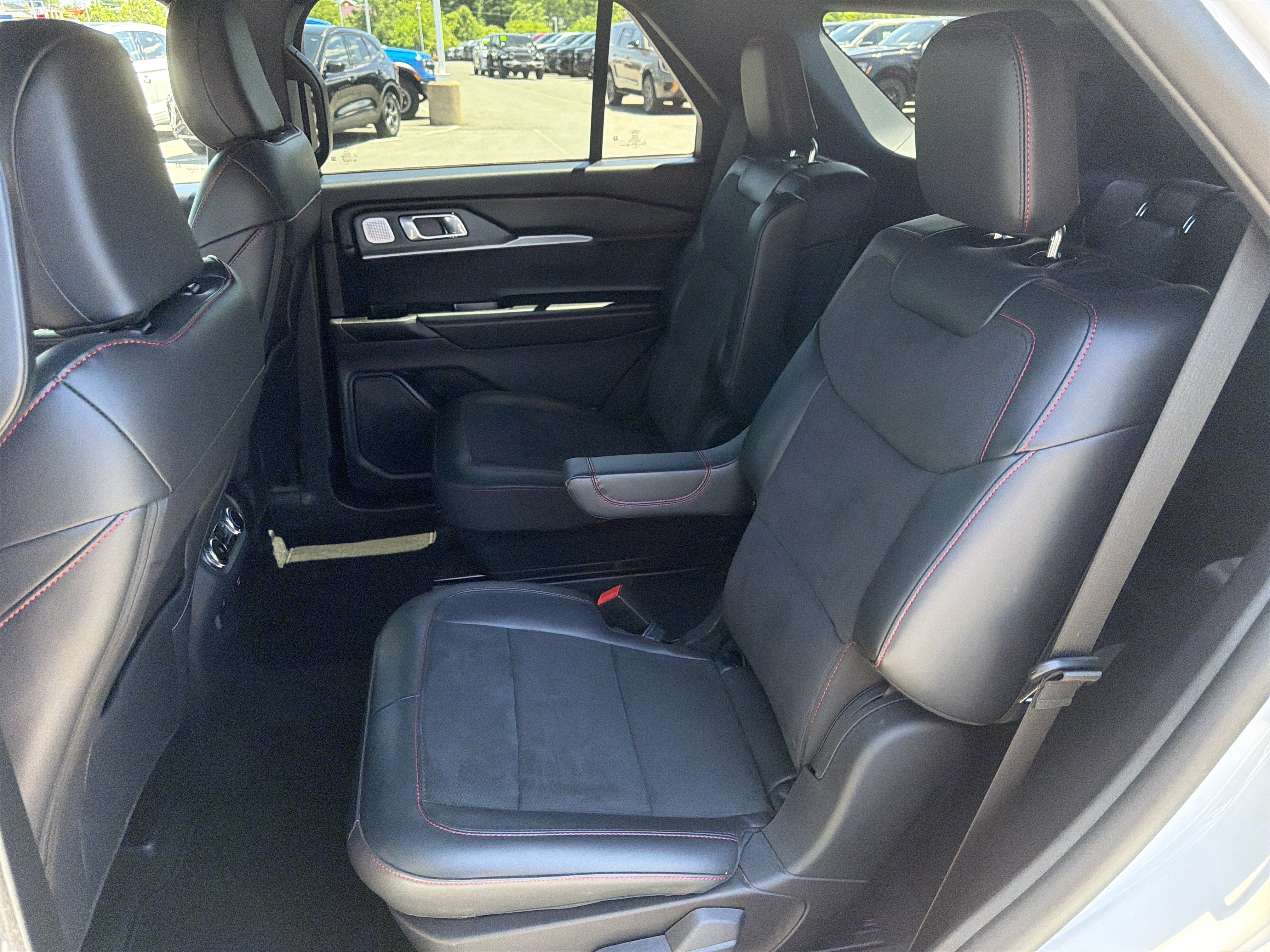 Used 2025 Ford Explorer ST AWD/4WD image 13
