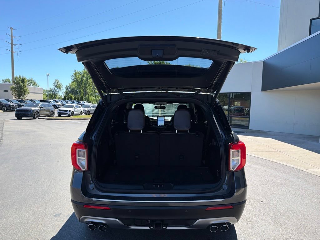 Used 2020 Ford Explorer Platinum w/ Premium Technology Package AWD/4WD image 16