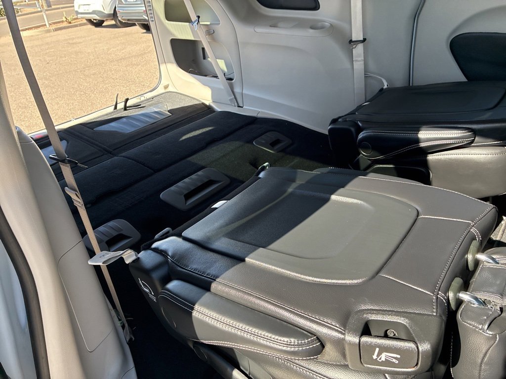 Used 2022 Chrysler Pacifica Touring-L image 23