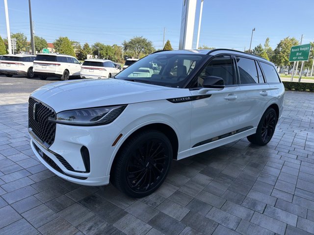 New 2026 Lincoln Aviator Reserve w/ Jet Appearance Package AWD/4WD image 5