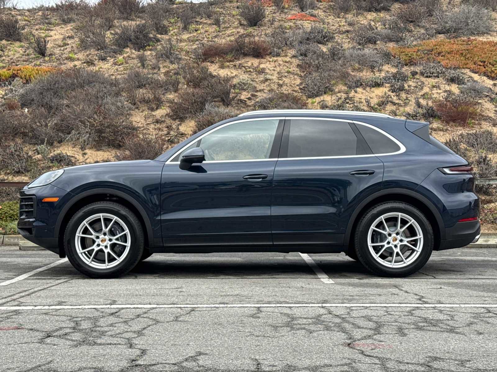 Certified 2025 Porsche Cayenne image 2