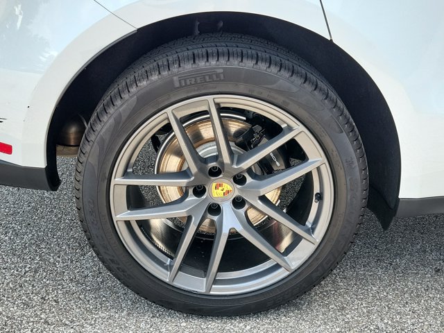 Certified 2026 Porsche Macan Turbo AWD/4WD image 14