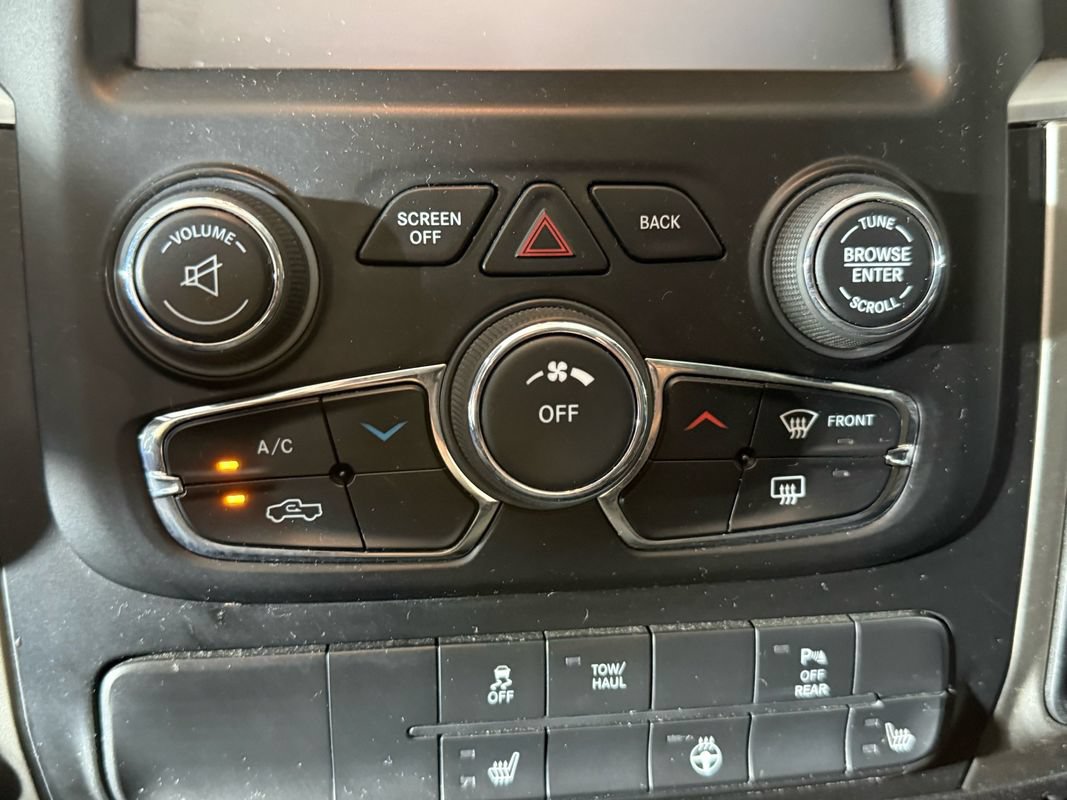 Used 2014 RAM 1500 Classic SLT w/ Luxury Group AWD/4WD image 14