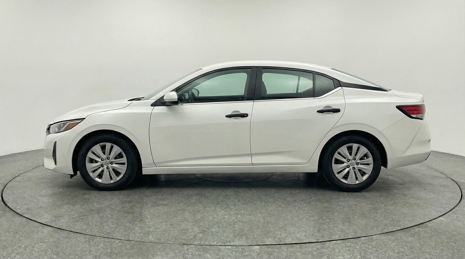 Used 2025 Nissan Sentra S image 5