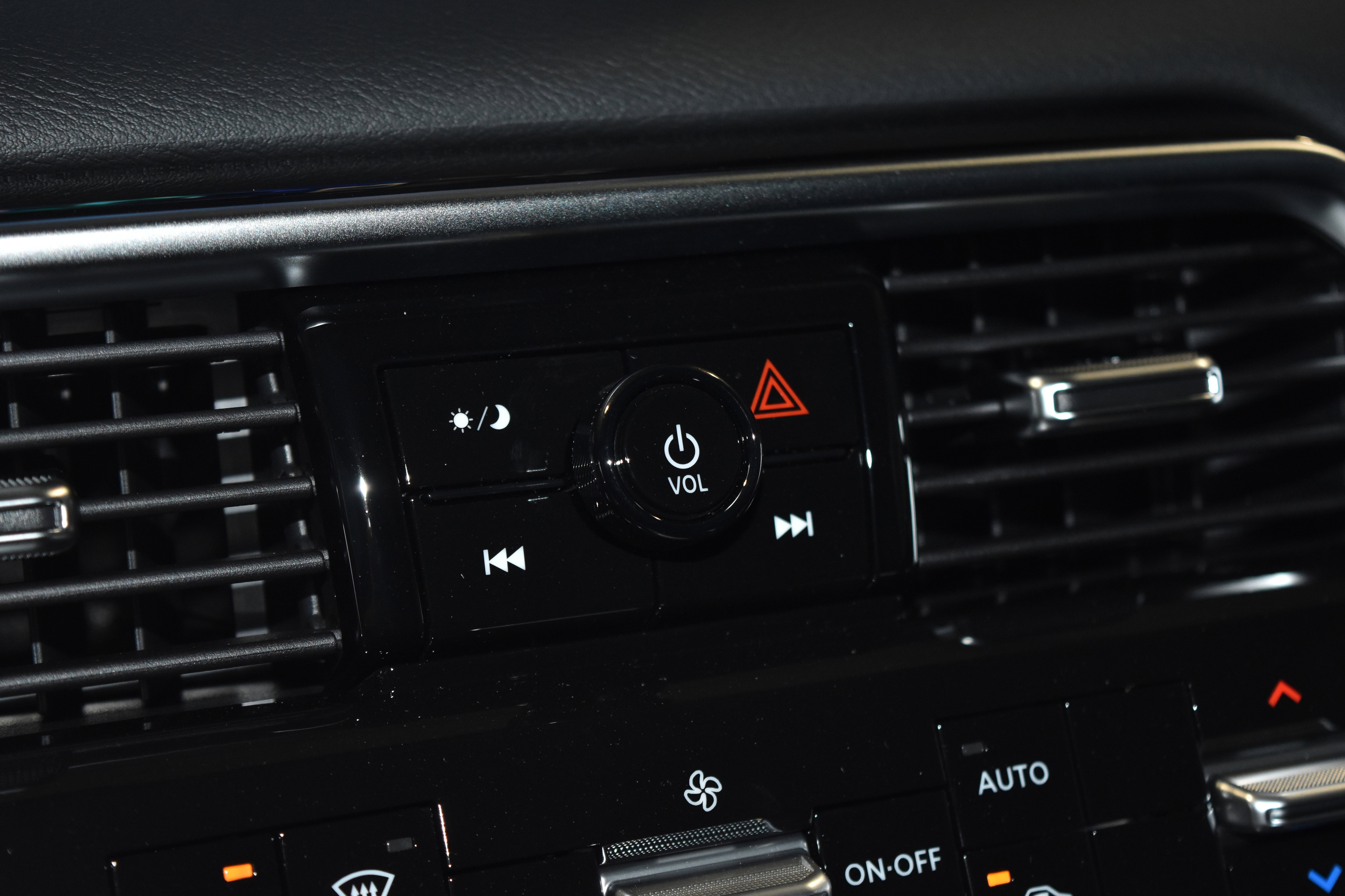 New 2025 Nissan Armada SV AWD/4WD image 10