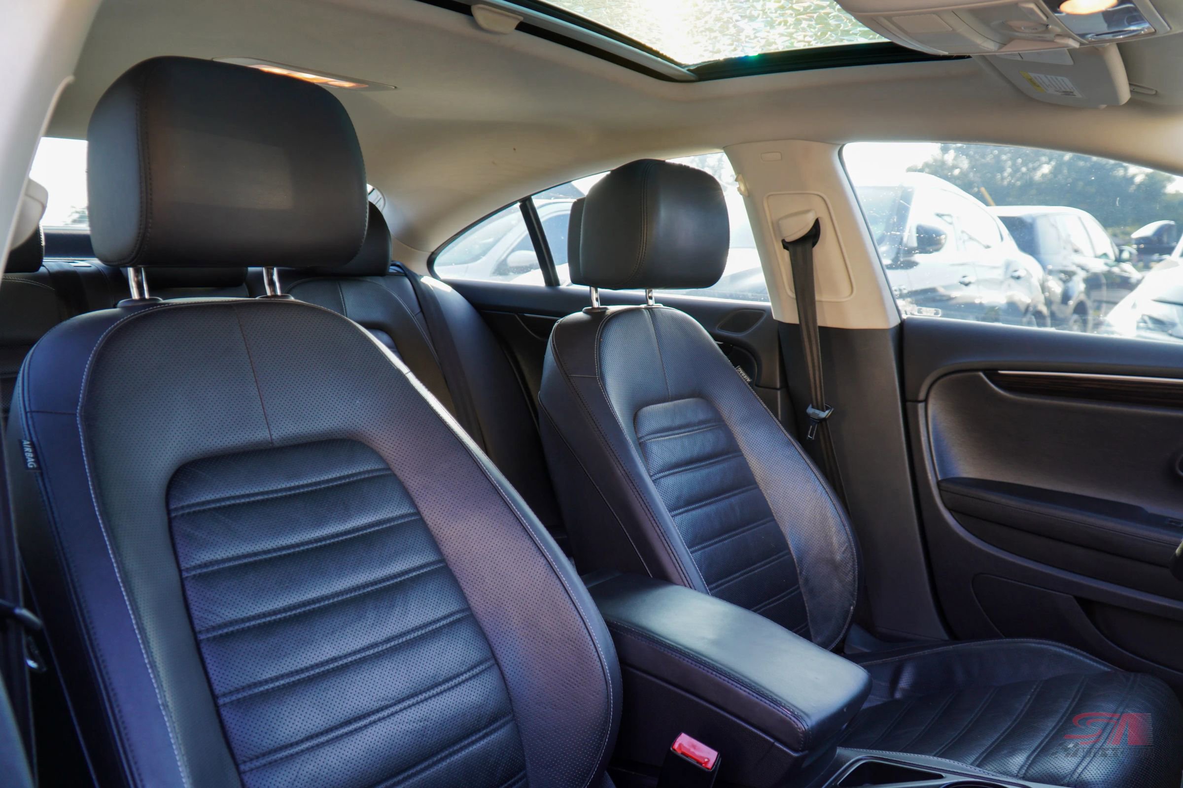 Used 2013 Volkswagen CC Executive image 17