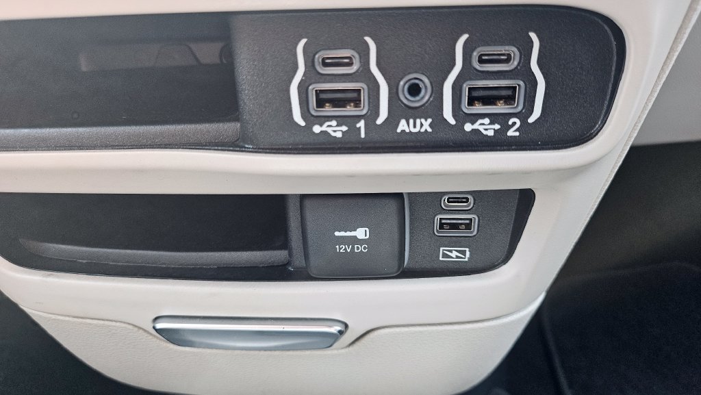 Used 2022 Chrysler Pacifica Touring-L FWD image 38