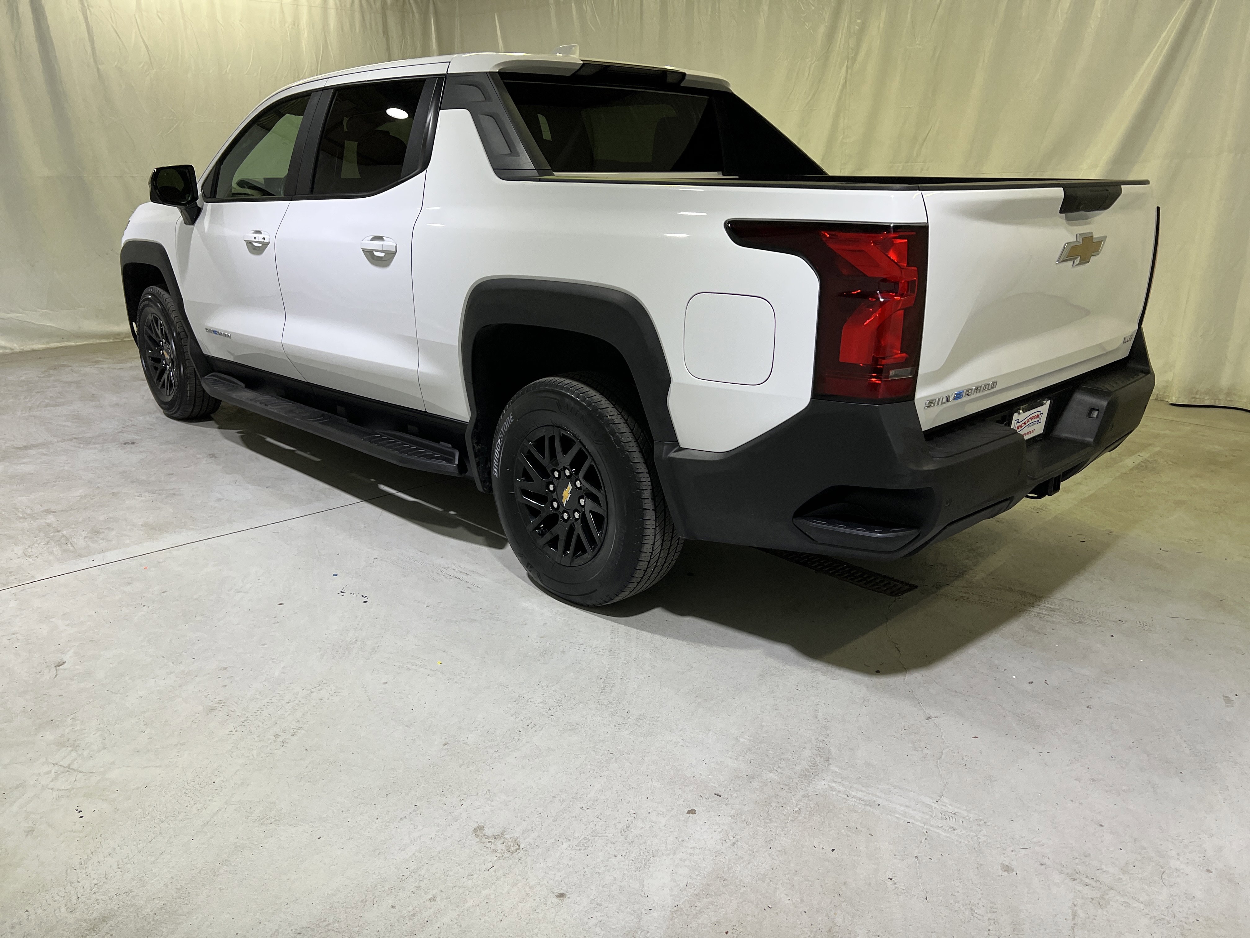 Used 2024 Chevrolet Silverado EV W/T AWD/4WD image 8