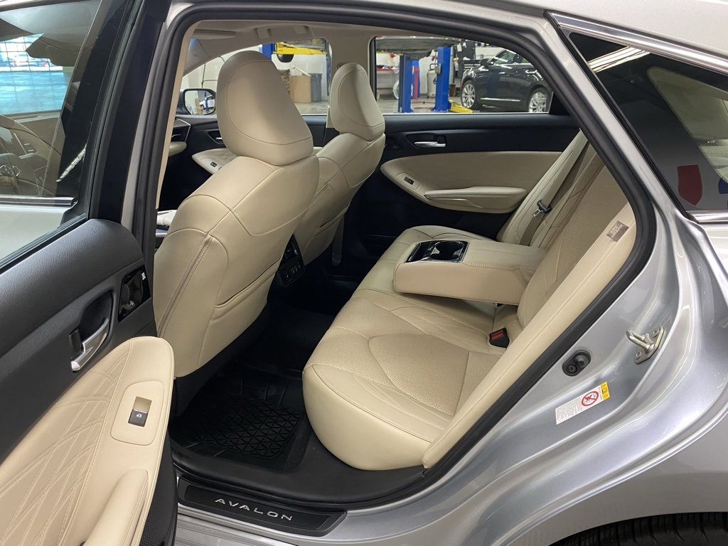 Used 2019 Toyota Avalon Limited w/ Advanced Safety Package image 15
