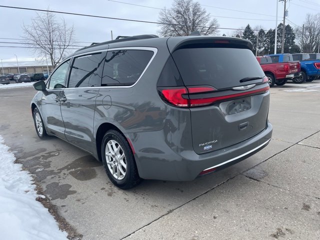 Used 2022 Chrysler Pacifica Touring-L image 2