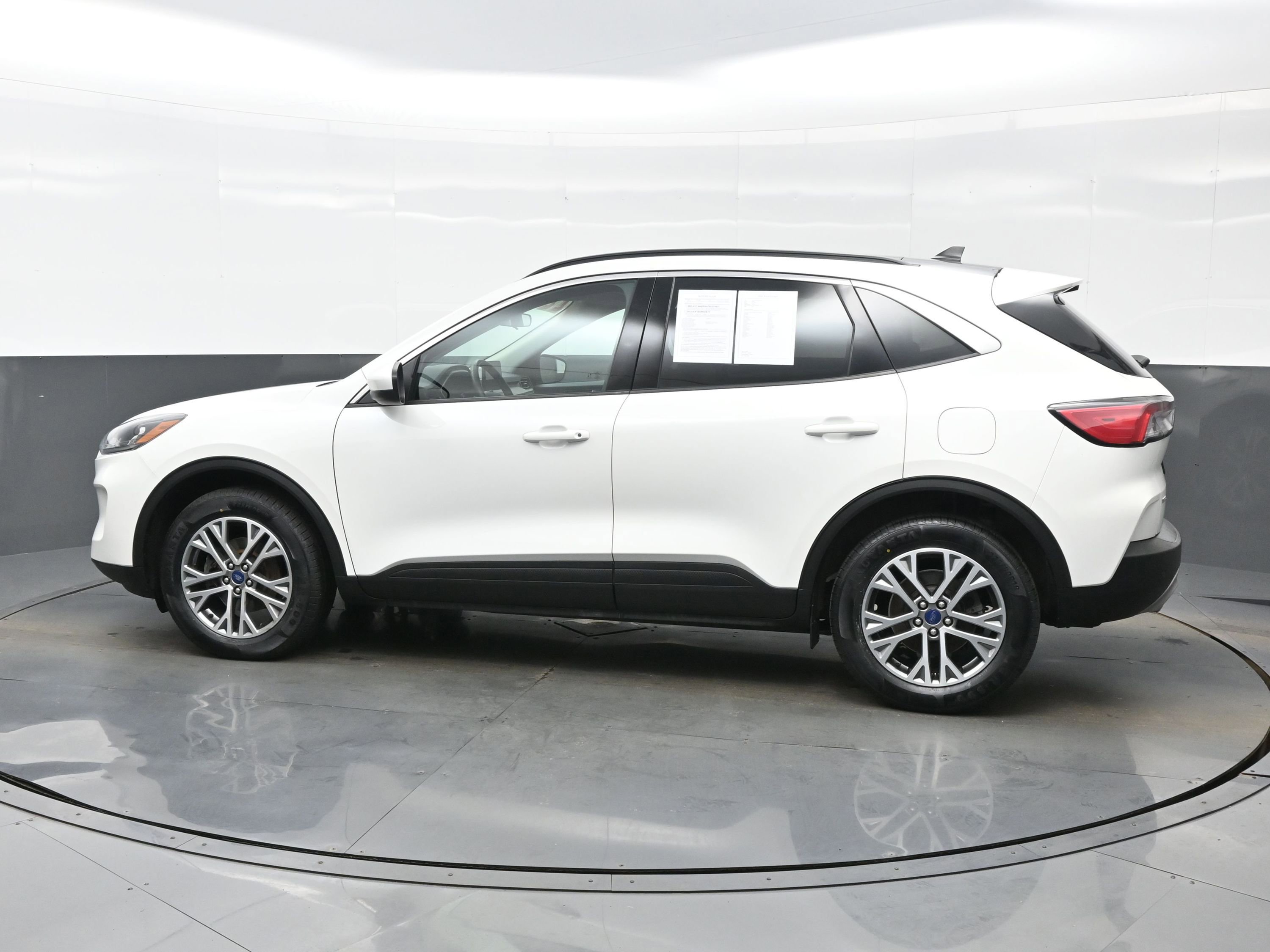 Used 2022 Ford Escape SEL image 3