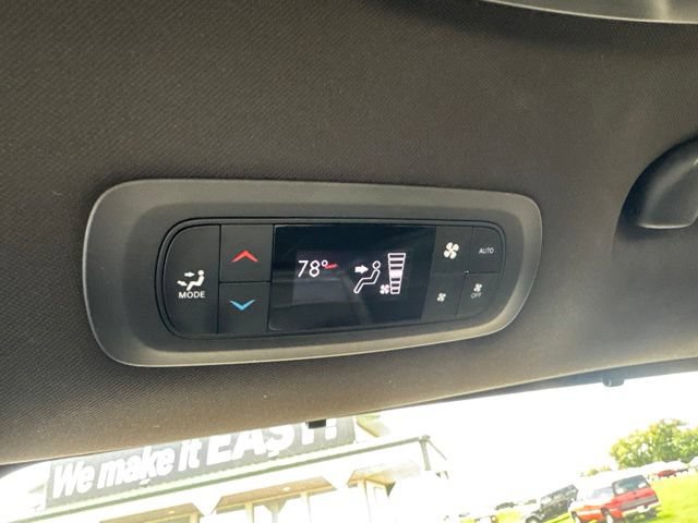 Used 2025 Chrysler Pacifica Select FWD image 33