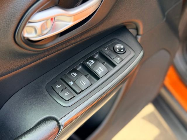 Used 2015 Jeep Cherokee Trailhawk w/ Safetytec Group AWD/4WD image 17