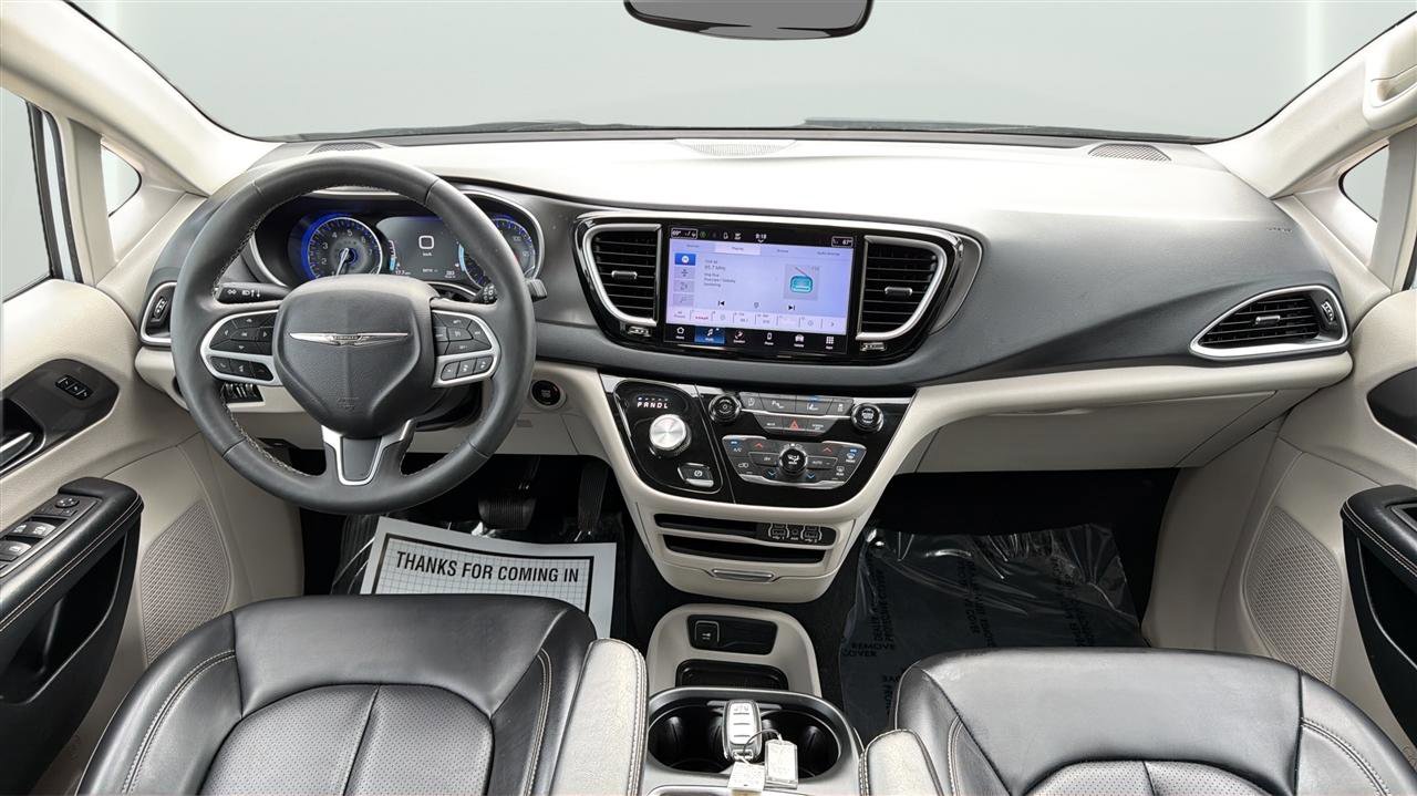Used 2023 Chrysler Pacifica Touring-L image 18