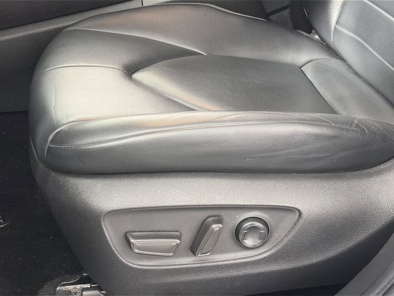 Used 2022 Toyota Highlander XLE FWD image 19