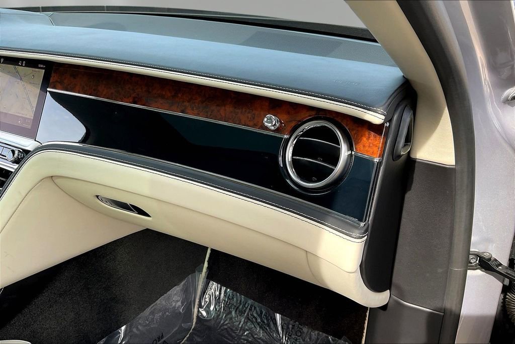Used 2022 Bentley Flying Spur V8 image 23