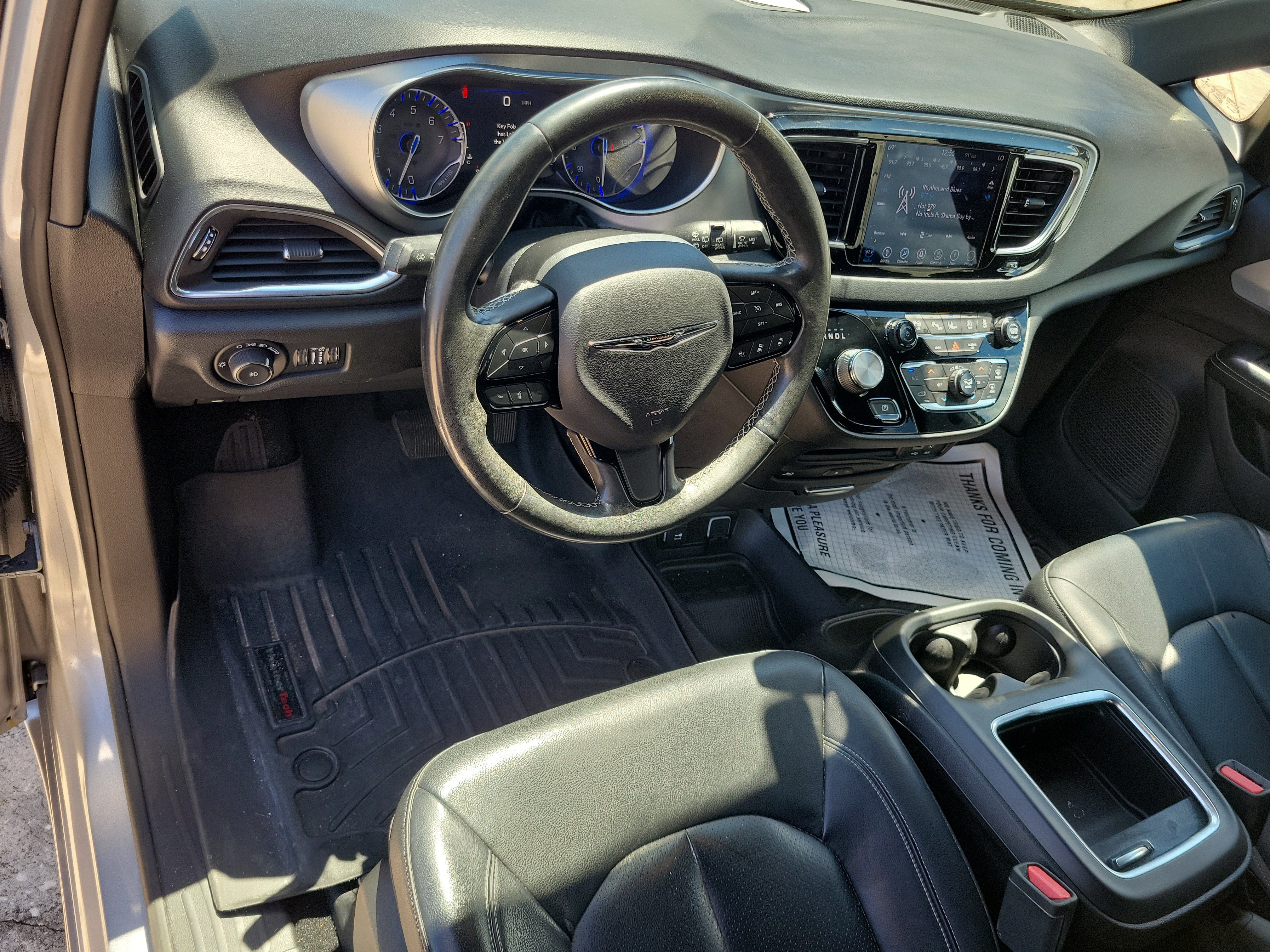 Used 2019 Chrysler Pacifica Touring-L Plus w/ Advanced Safetytec Group FWD image 13