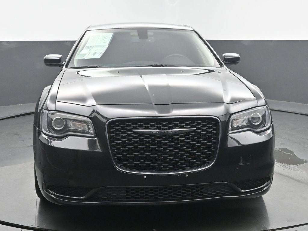 Used 2022 Chrysler 300 Touring w/ Sport Appearance Package RWD image 8