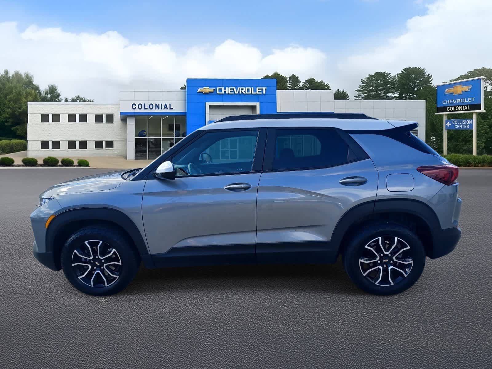 Used 2023 Chevrolet TrailBlazer ACTIV w/ Sun and Liftgate Package AWD/4WD image 6