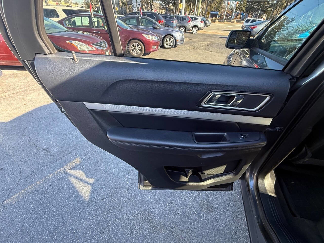 Used 2016 Ford Explorer XLT w/ Equipment Group 202A image 13