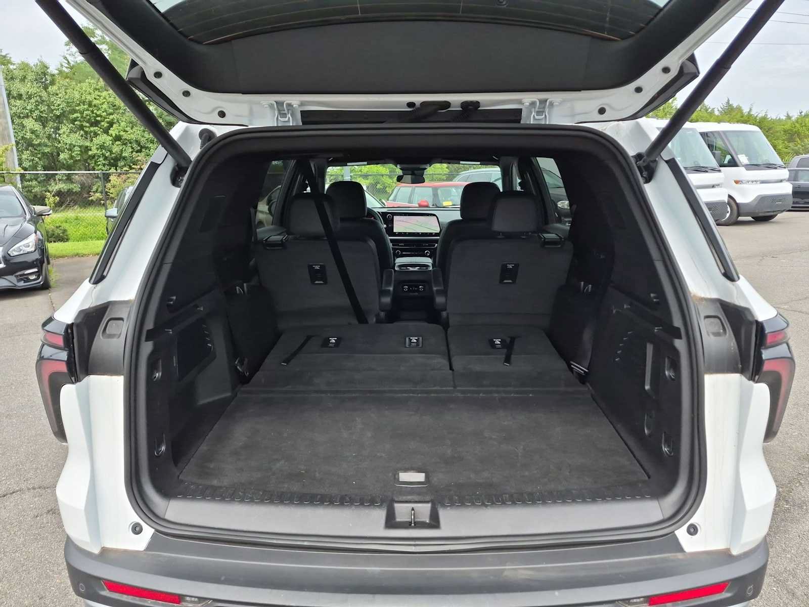 Used 2025 Chevrolet Traverse LT AWD/4WD image 34