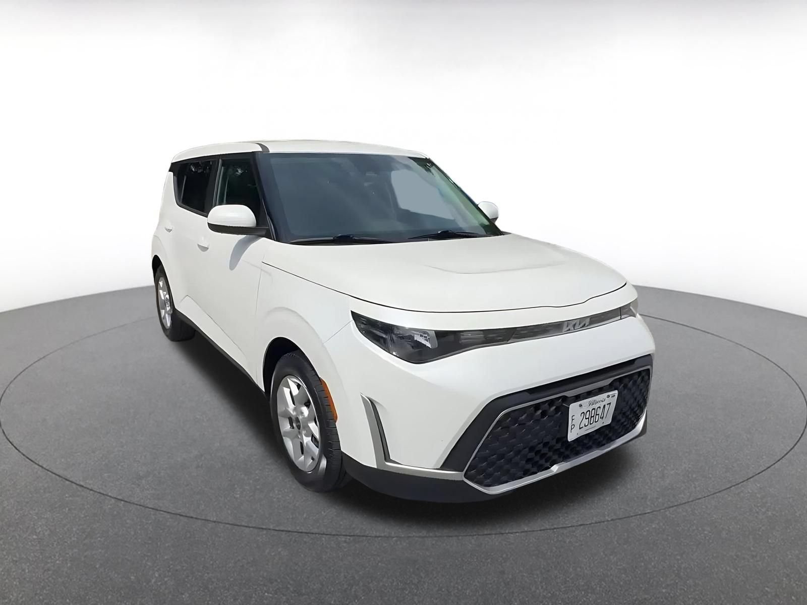 Used 2025 Kia Soul LX w/ LX Technology Package FWD image 3