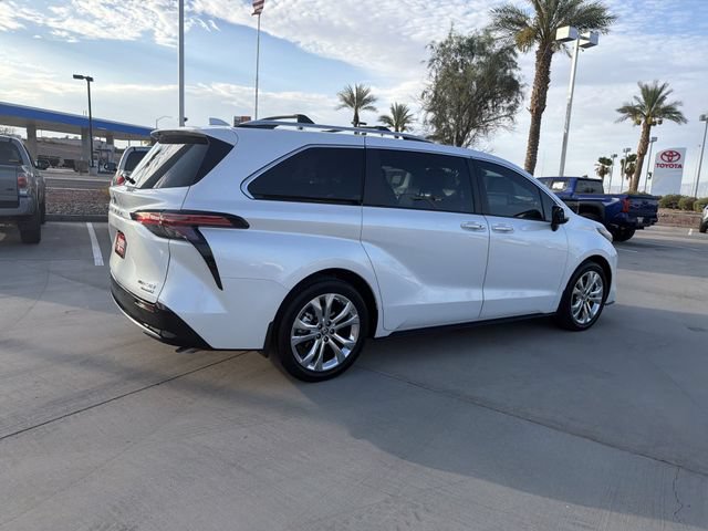 Certified 2024 Toyota Sienna Platinum FWD image 4