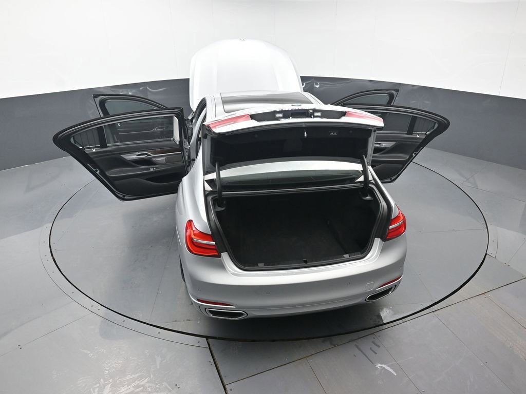 Used 2016 BMW 750i xDrive image 46