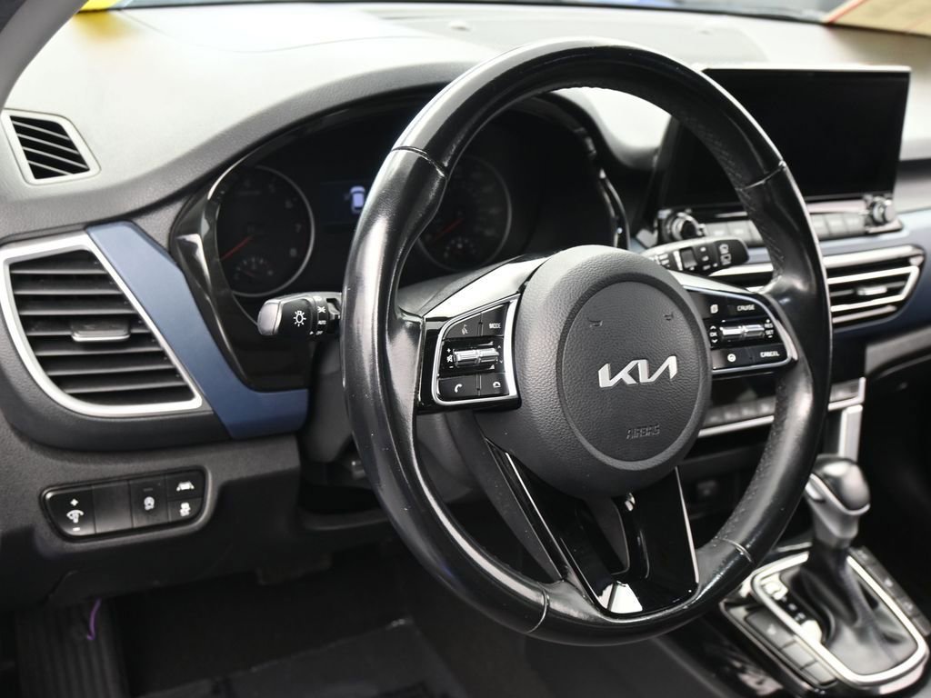 Used 2022 Kia Seltos Nightfall Edition image 14