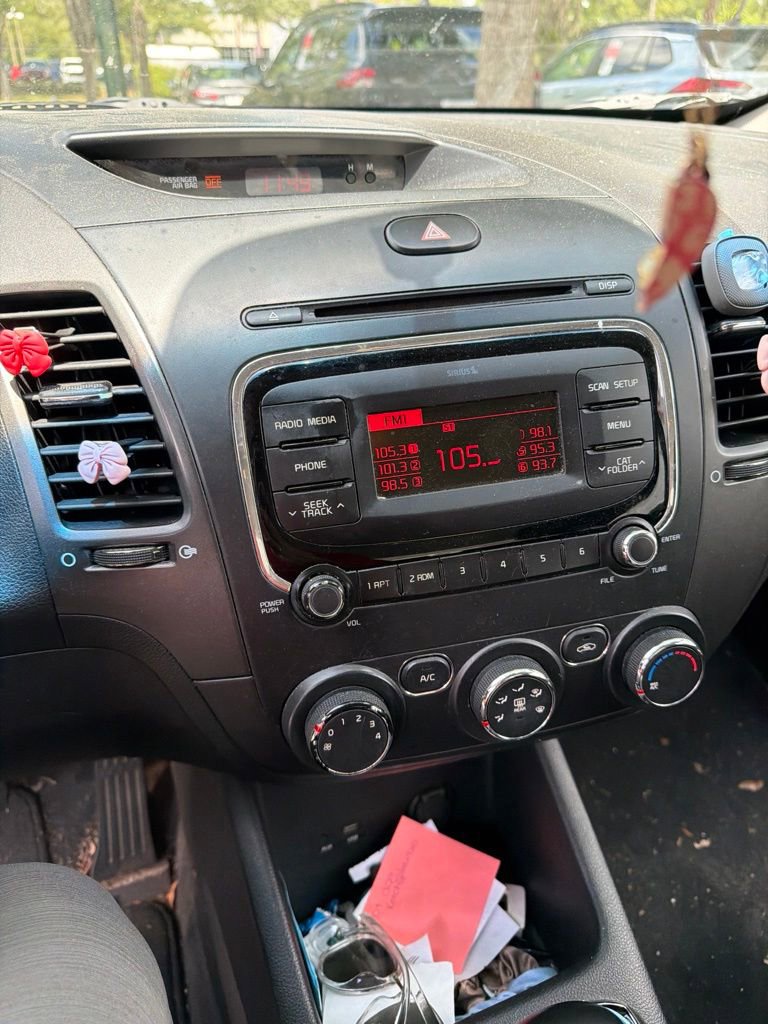 Used 2018 Kia Forte LX FWD image 2