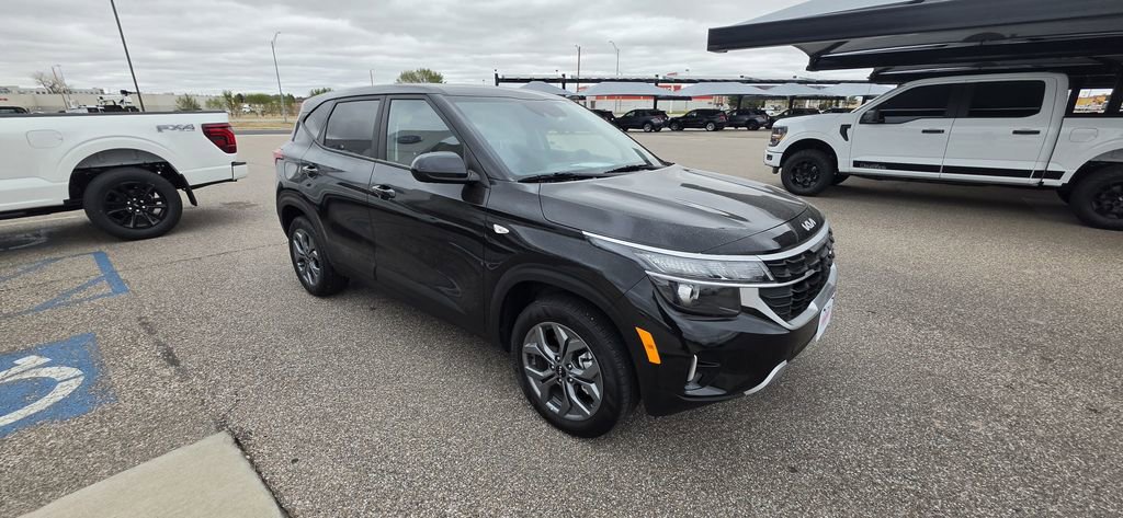 Used 2026 Kia Seltos LX AWD/4WD image 4
