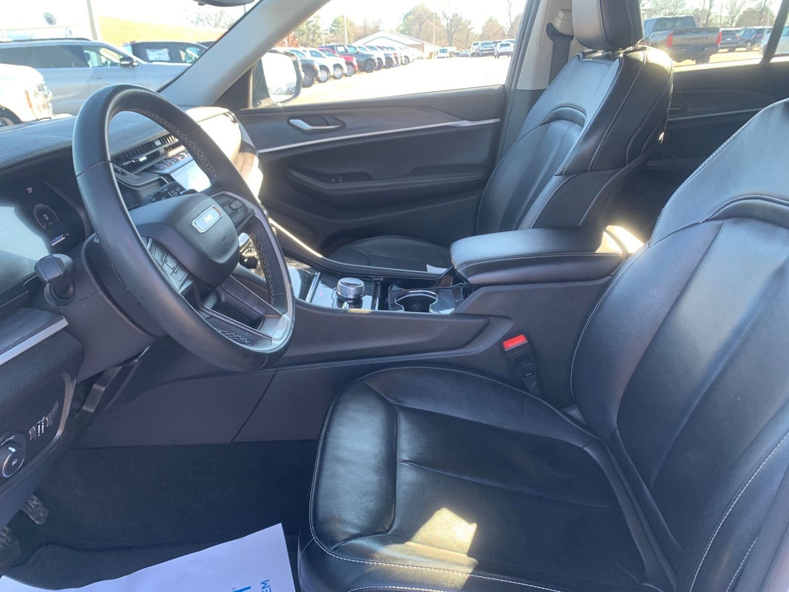 Used 2023 Jeep Grand Cherokee Limited image 25