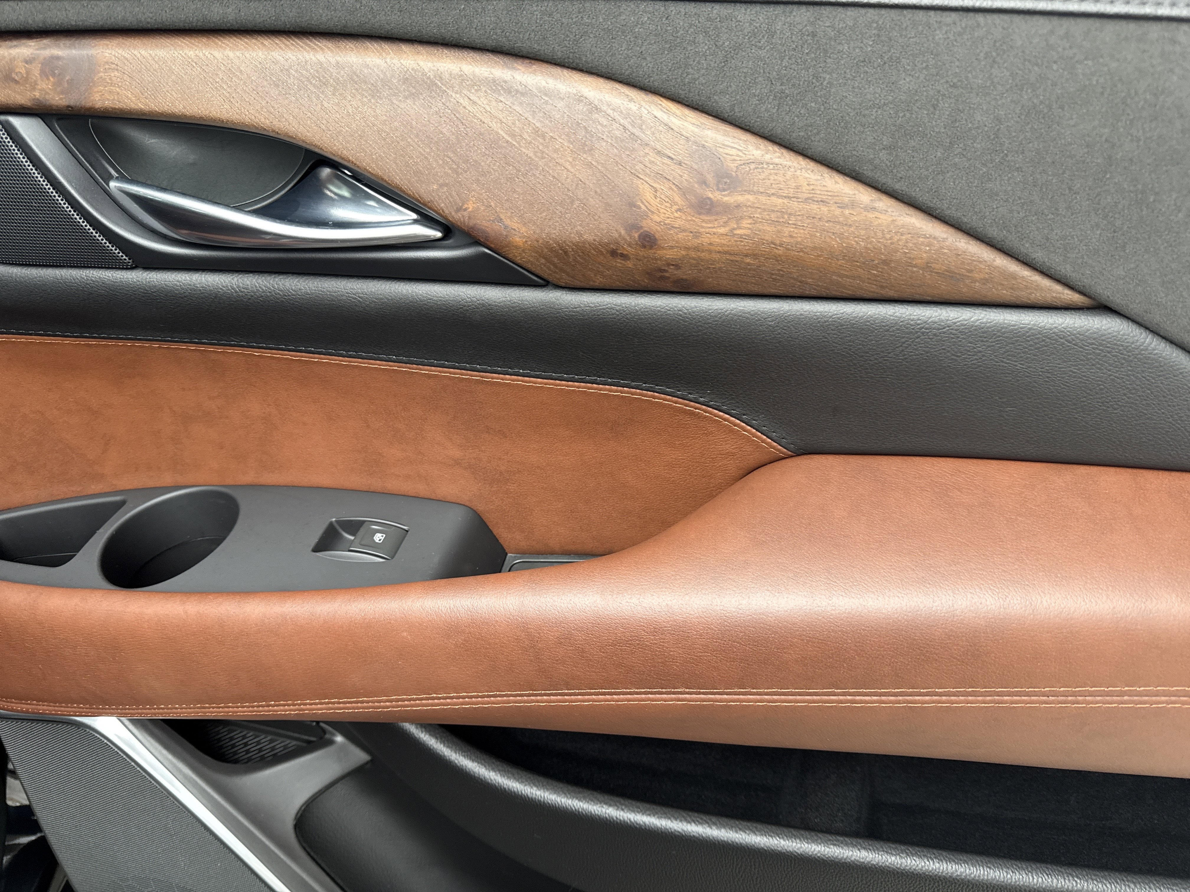 Used 2019 Cadillac Escalade ESV Premium Luxury image 15