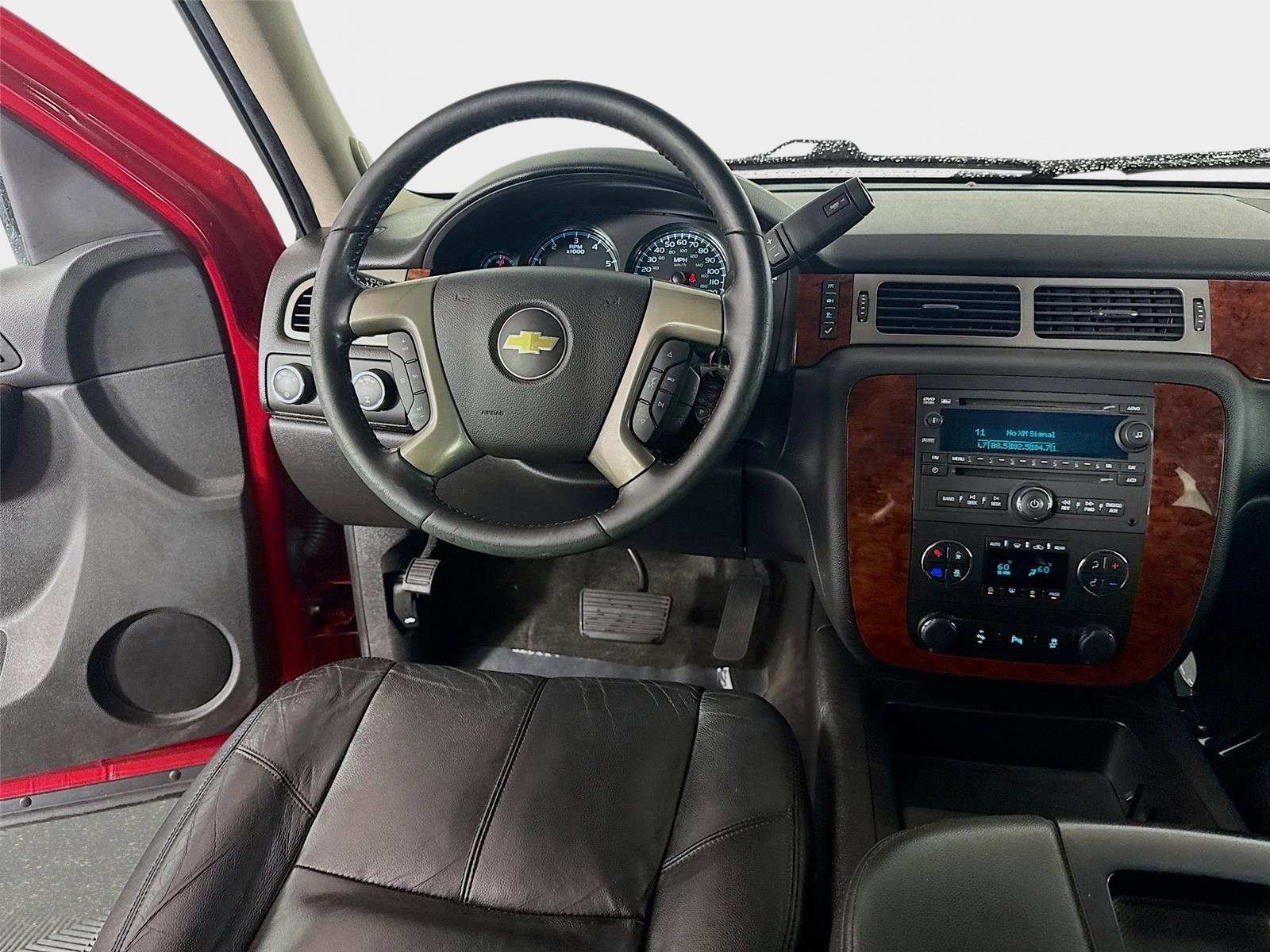 Used 2014 Chevrolet Suburban LT w/ Luxury Package AWD/4WD image 22