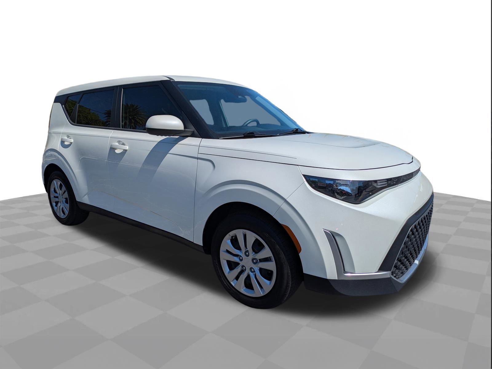 Used 2024 Kia Soul LX image 2