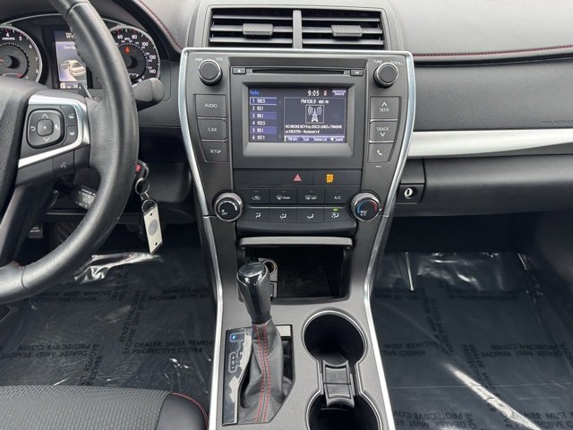 Certified 2016 Toyota Camry SE image 2