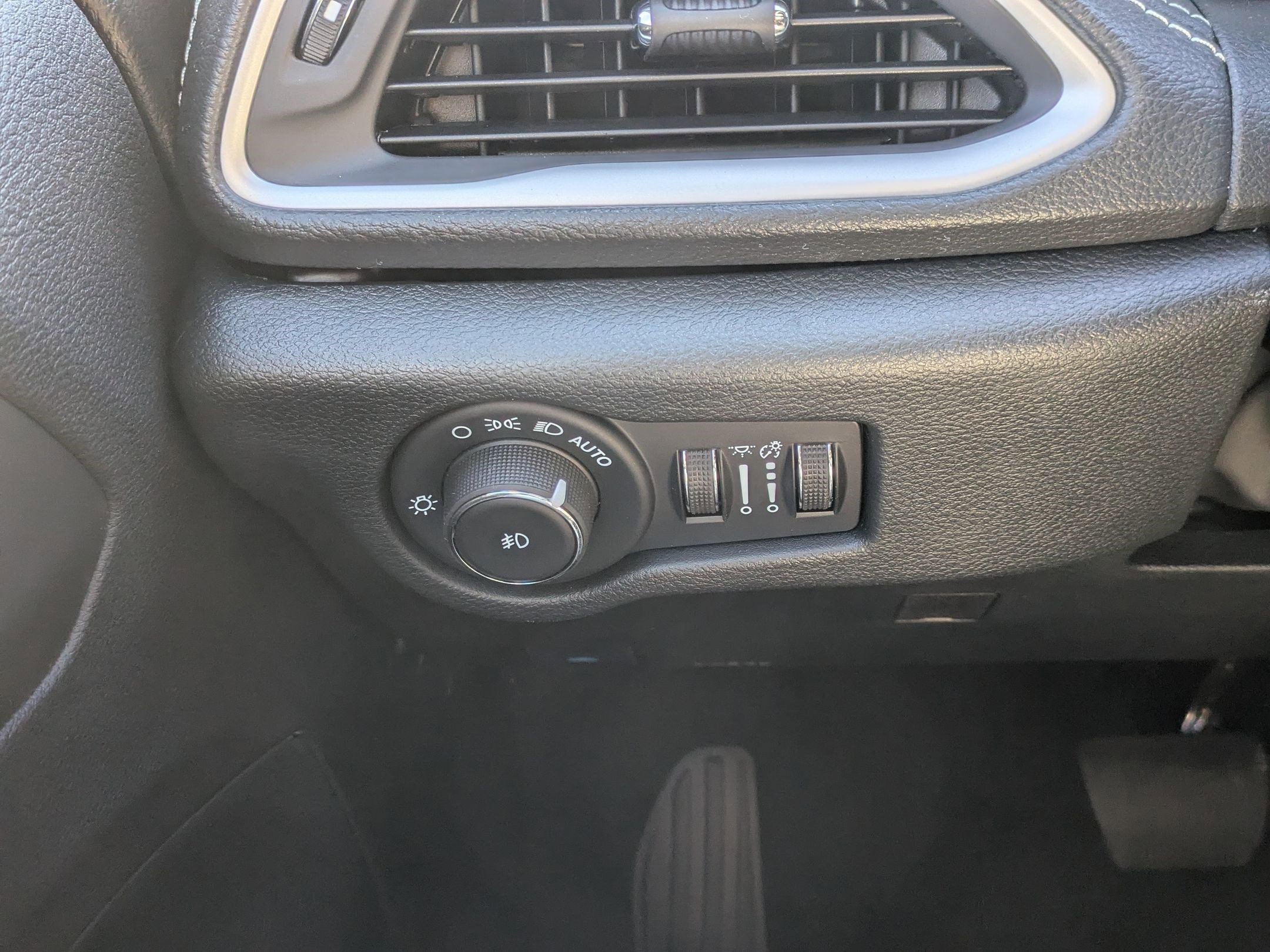 New 2026 Chrysler Pacifica Select image 12