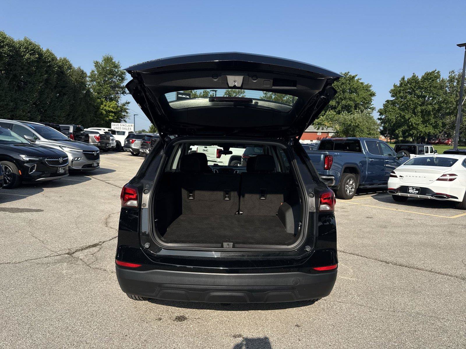 Used 2023 Chevrolet Equinox LS FWD image 24