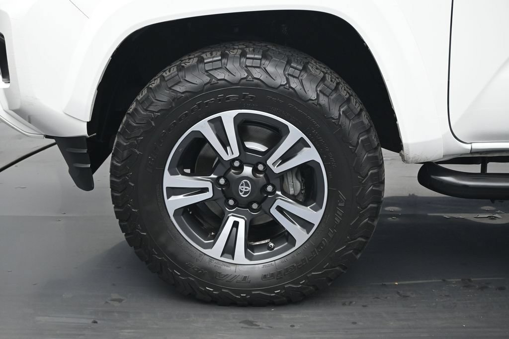 Used 2017 Toyota Tacoma TRD Sport w/ Tow Package RWD image 22