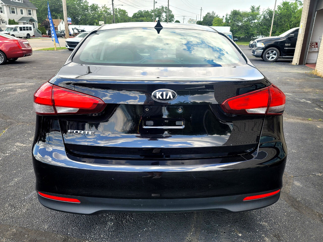 Used 2018 Kia Forte LX w/ LX Rear Camera Package image 5