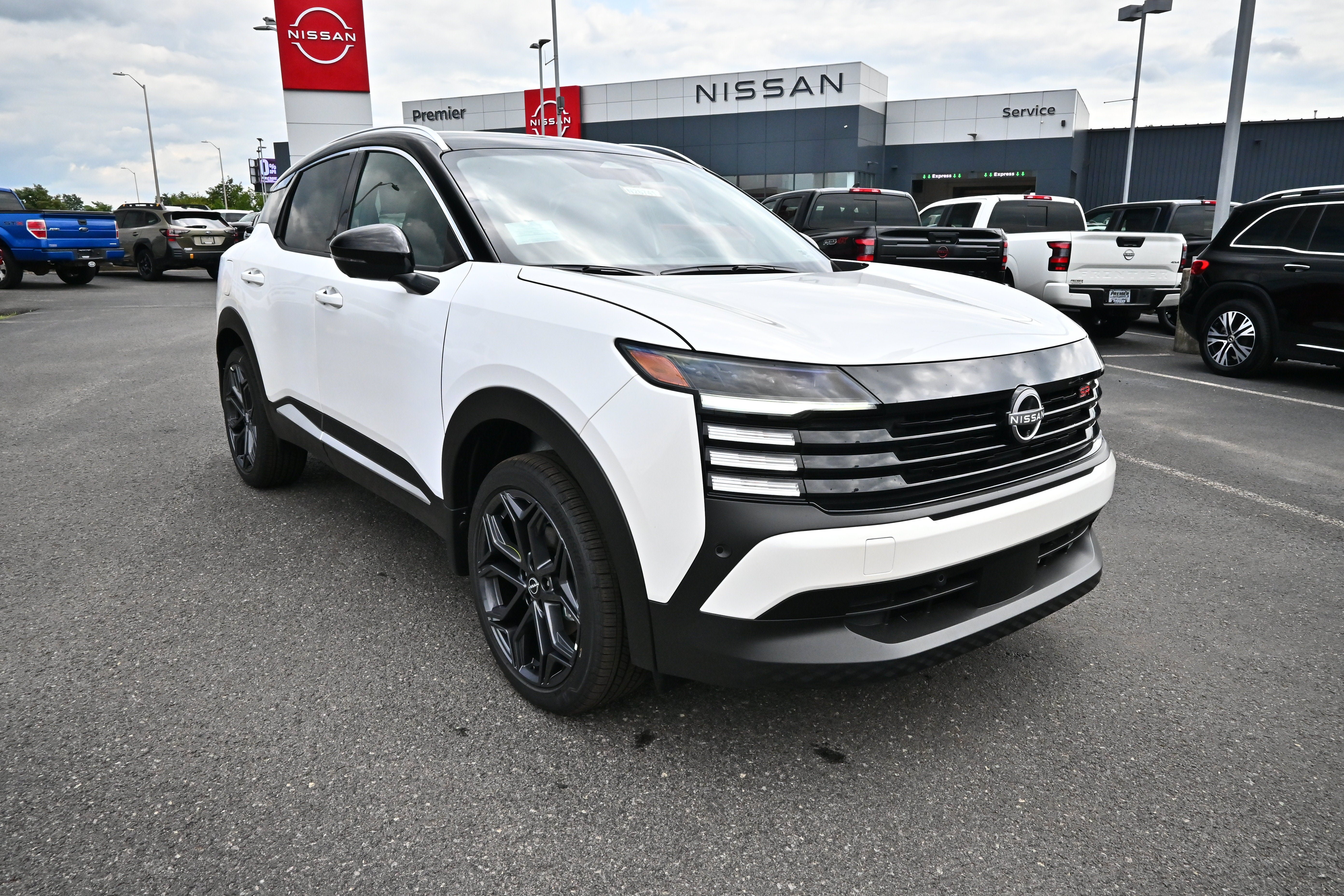 New 2026 Nissan Kicks SR w/ SR Premium Package AWD/4WD image 2