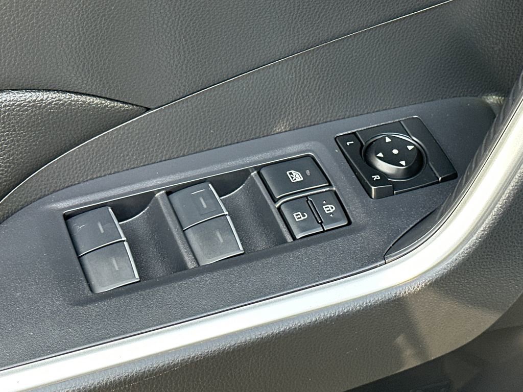 Used 2022 Toyota RAV4 SE w/ Weather & Moonroof Package image 20